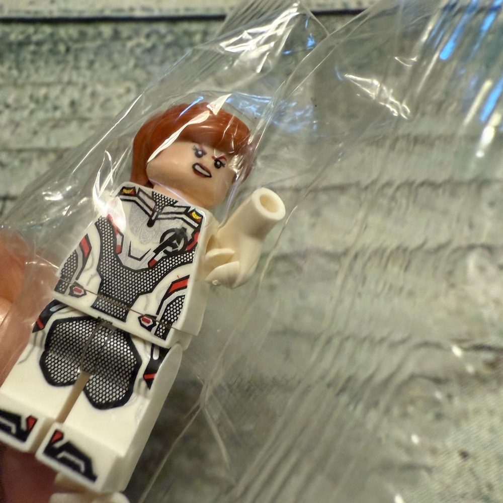 NWT LEGO Avengers Endgame Minifigure: Black Widow.